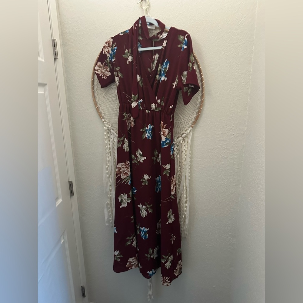 Cupshe Floral V-Neck Maxi Dress in Burgundy